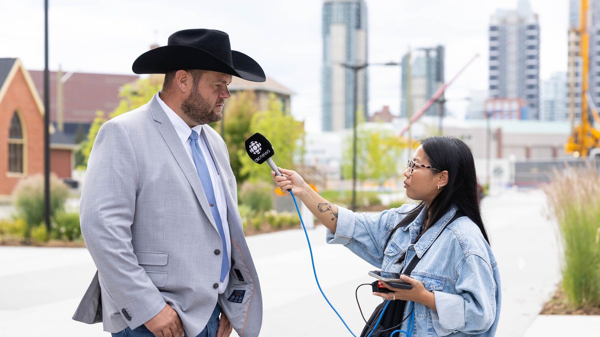 Doug Roxburgh of Dun Rite Stock and Stables, Alberta Beef Producers Chair, speaking with a CBC News reporter